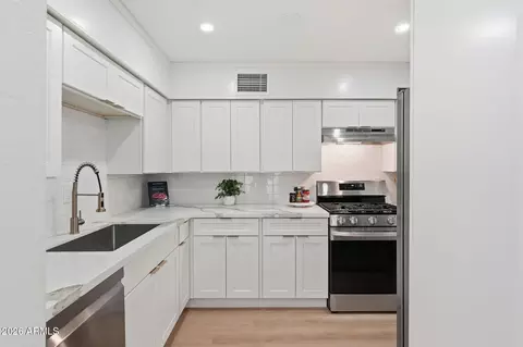 Kitchen - 2047 E Virginia Ave, Phoenix, AZ 85006 photo 2 of 5