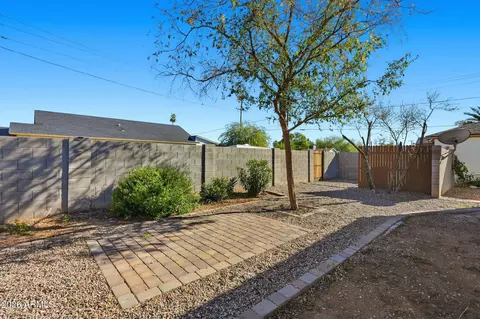 Exterior - 2047 E Virginia Ave, Phoenix, AZ 85006 photo 3 of 8