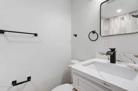 Bath - 2047 E Virginia Ave, Phoenix, AZ 85006 photo 2 of 4