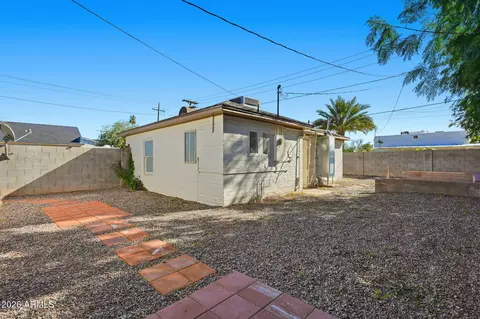 Exterior - 2047 E Virginia Ave, Phoenix, AZ 85006 photo 6 of 8
