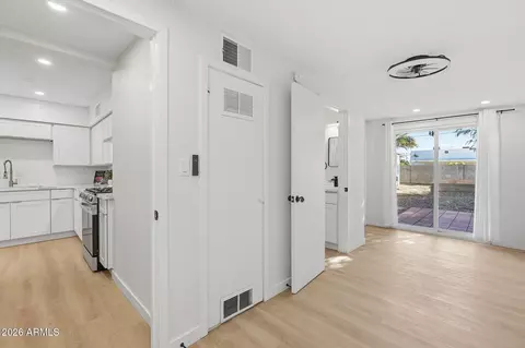 Entry Way - 2047 E Virginia Ave, Phoenix, AZ 85006 photo 1 of 2