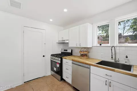 Kitchen - 2047 E Virginia Ave, Phoenix, AZ 85006 photo 5 of 5