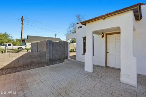 Exterior - 2047 E Virginia Ave, Phoenix, AZ 85006 photo 2 of 8