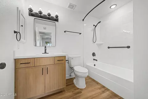 Bath - 3508 E Larkspur Dr, Phoenix, AZ 85032 photo 2 of 2