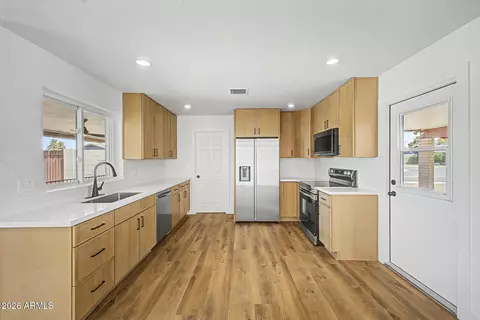 Kitchen - 3508 E Larkspur Dr, Phoenix, AZ 85032 photo 2 of 2