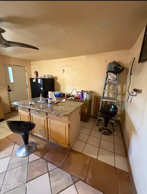 Kitchen - 1709 Encinas Ln, Phoenix, AZ 85040 photo 4 of 9