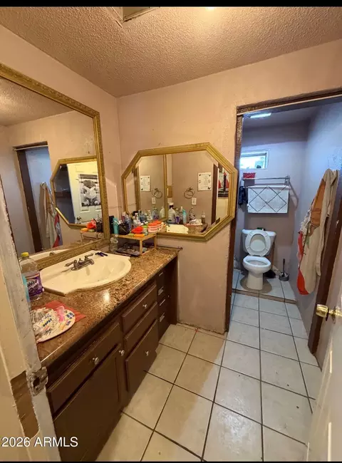 Bath - 1709 Encinas Ln, Phoenix, AZ 85040 photo 7 of 8