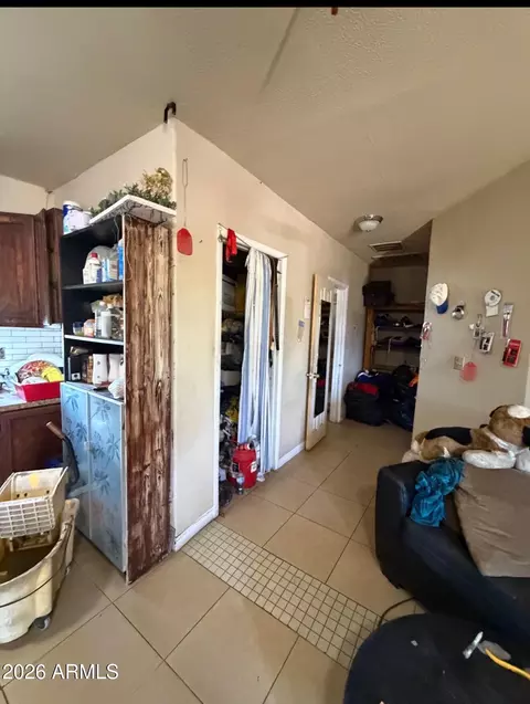 Entry Way - 1709 Encinas Ln, Phoenix, AZ 85040 photo 1 of 5