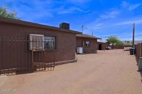 1709 Encinas Ln, Phoenix, AZ 85040 photo 2
