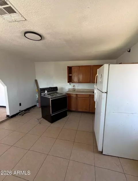 Kitchen - 1709 Encinas Ln, Phoenix, AZ 85040 photo 1 of 9