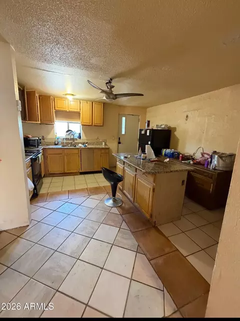Kitchen - 1709 Encinas Ln, Phoenix, AZ 85040 photo 3 of 9