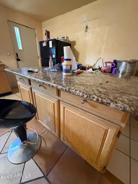 Kitchen - 1709 Encinas Ln, Phoenix, AZ 85040 photo 5 of 9
