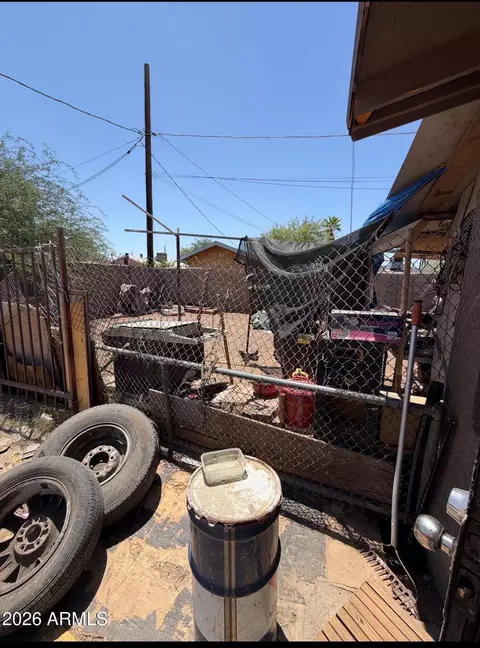 Exterior - 1709 Encinas Ln, Phoenix, AZ 85040 photo 3 of 6