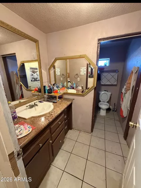 Bath - 1709 Encinas Ln, Phoenix, AZ 85040 photo 2 of 8