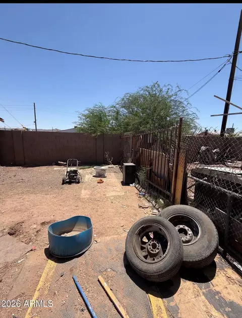 Exterior - 1709 Encinas Ln, Phoenix, AZ 85040 photo 2 of 6