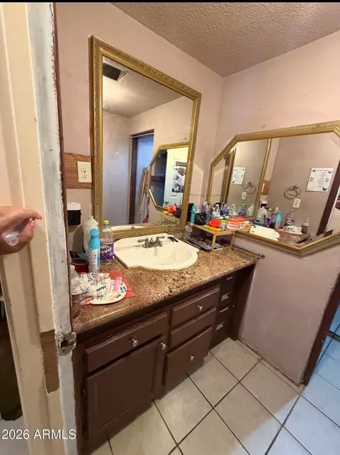 Bath - 1709 Encinas Ln, Phoenix, AZ 85040 photo 8 of 8