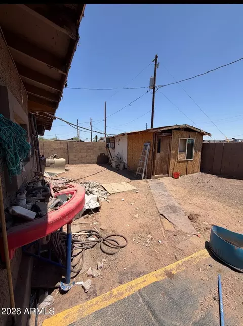 Exterior - 1709 Encinas Ln, Phoenix, AZ 85040 photo 1 of 6