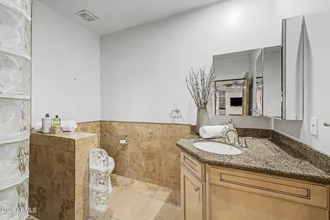 Bath - 1823 E Windrose Dr, Phoenix, AZ 85022 photo 8 of 9