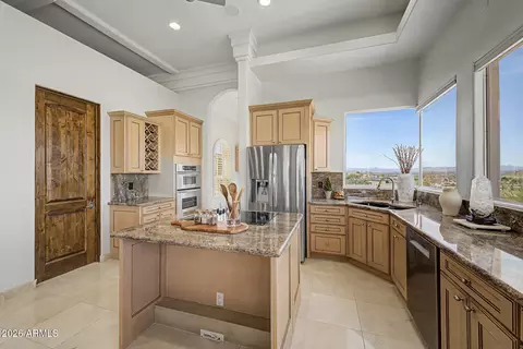 Kitchen - 1823 E Windrose Dr, Phoenix, AZ 85022 photo 7 of 11