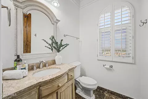 Bath - 1823 E Windrose Dr, Phoenix, AZ 85022 photo 7 of 9