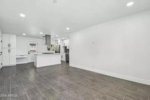 Living - 10258 N 18th Ave, Phoenix, AZ 85021 photo 2 of 2