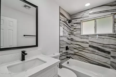 Bath - 10258 N 18th Ave, Phoenix, AZ 85021 photo 1 of 1