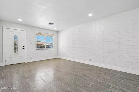 Living - 10258 N 18th Ave, Phoenix, AZ 85021 photo 1 of 2