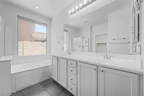Bath - 1841 E Dubois Ave, Gilbert, AZ 85298 photo 2 of 4