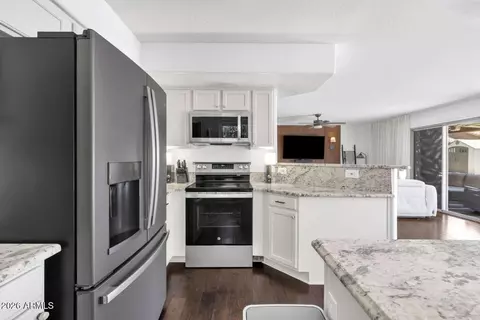 Kitchen - 1371 E Jasper Dr, Gilbert, AZ 85296 photo 3 of 5