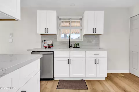 Kitchen - 3117 W Pershing Ave, Phoenix, AZ 85029 photo 2 of 2