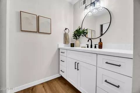 Bath - 3117 W Pershing Ave, Phoenix, AZ 85029 photo 2 of 2