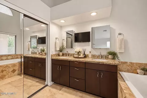 Bath - 14444 S 8th St, Phoenix, AZ 85048 photo 3 of 5
