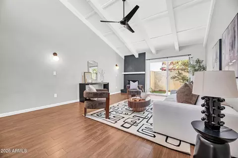 Living - 7 E Loma Ln, Phoenix, AZ 85020 photo 2 of 2
