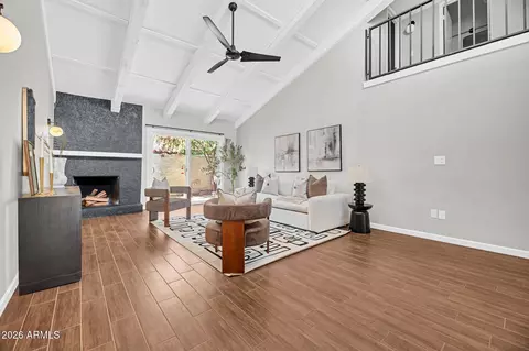 Living - 7 E Loma Ln, Phoenix, AZ 85020 photo 1 of 2