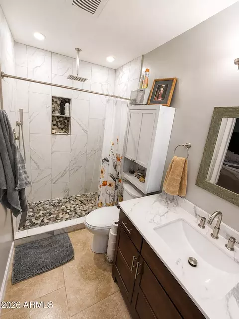 Bath - 3916 W Aster Dr, Phoenix, AZ 85029 photo 1 of 5