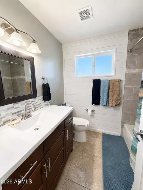 Bath - 3916 W Aster Dr, Phoenix, AZ 85029 photo 3 of 5