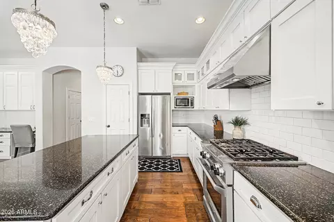 Kitchen - 2975 E Comstock Dr, Gilbert, AZ 85296 photo 4 of 5