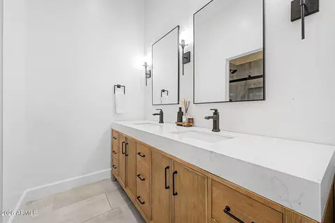 Bath - 2975 E Comstock Dr, Gilbert, AZ 85296 photo 3 of 4