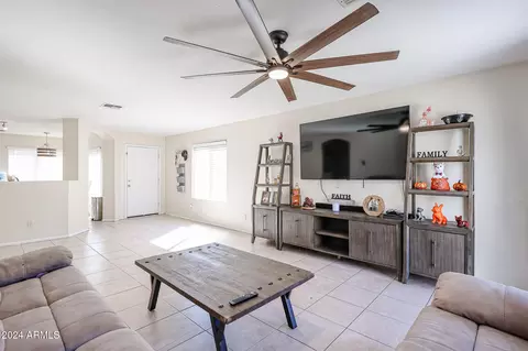 1098 E Nardini St, San Tan Valley, AZ 85140