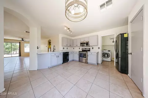 1098 E Nardini St, San Tan Valley, AZ 85140