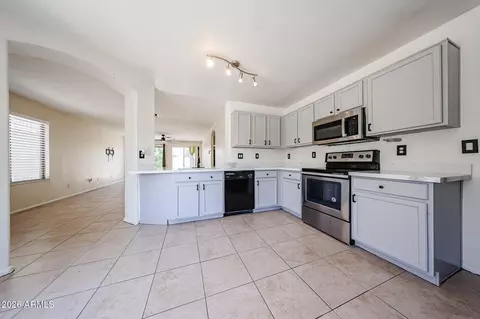 1098 E Nardini St, San Tan Valley, AZ 85140
