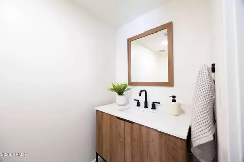 Bath - 77 E Missouri Ave #64, Phoenix, AZ 85012 photo 1 of 13