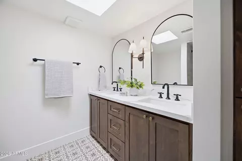 Bath - 77 E Missouri Ave #64, Phoenix, AZ 85012 photo 9 of 13