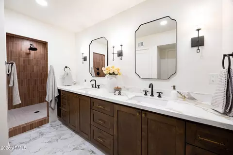 Bath - 77 E Missouri Ave #64, Phoenix, AZ 85012 photo 3 of 13