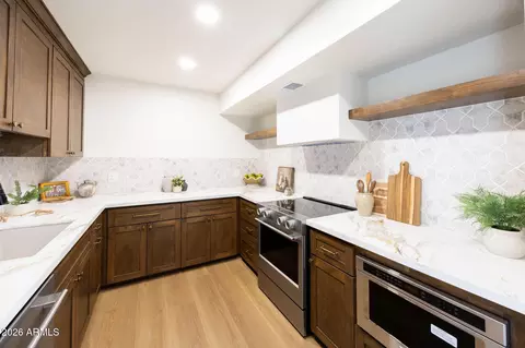 Kitchen - 77 E Missouri Ave #64, Phoenix, AZ 85012 photo 2 of 4