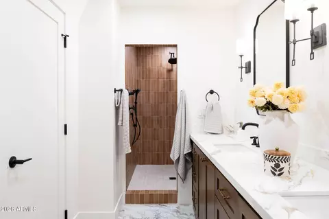 Bath - 77 E Missouri Ave #64, Phoenix, AZ 85012 photo 5 of 13