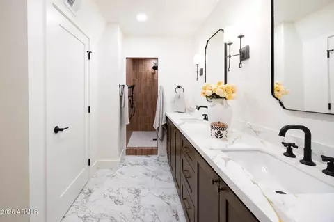 Bath - 77 E Missouri Ave #64, Phoenix, AZ 85012 photo 4 of 13