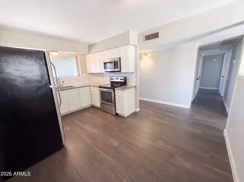 Kitchen - 1430 E Flossmoor Ave, Mesa, AZ 85204 photo 3 of 4