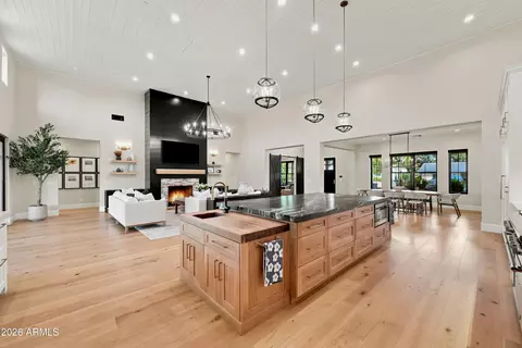Kitchen - 1144 W Lawrence Ln, Phoenix, AZ 85021 photo 1 of 3