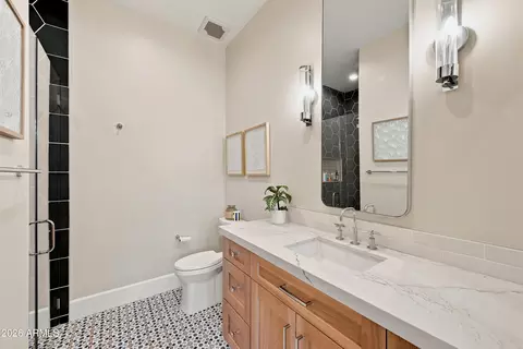 Bath - 1144 W Lawrence Ln, Phoenix, AZ 85021 photo 3 of 6